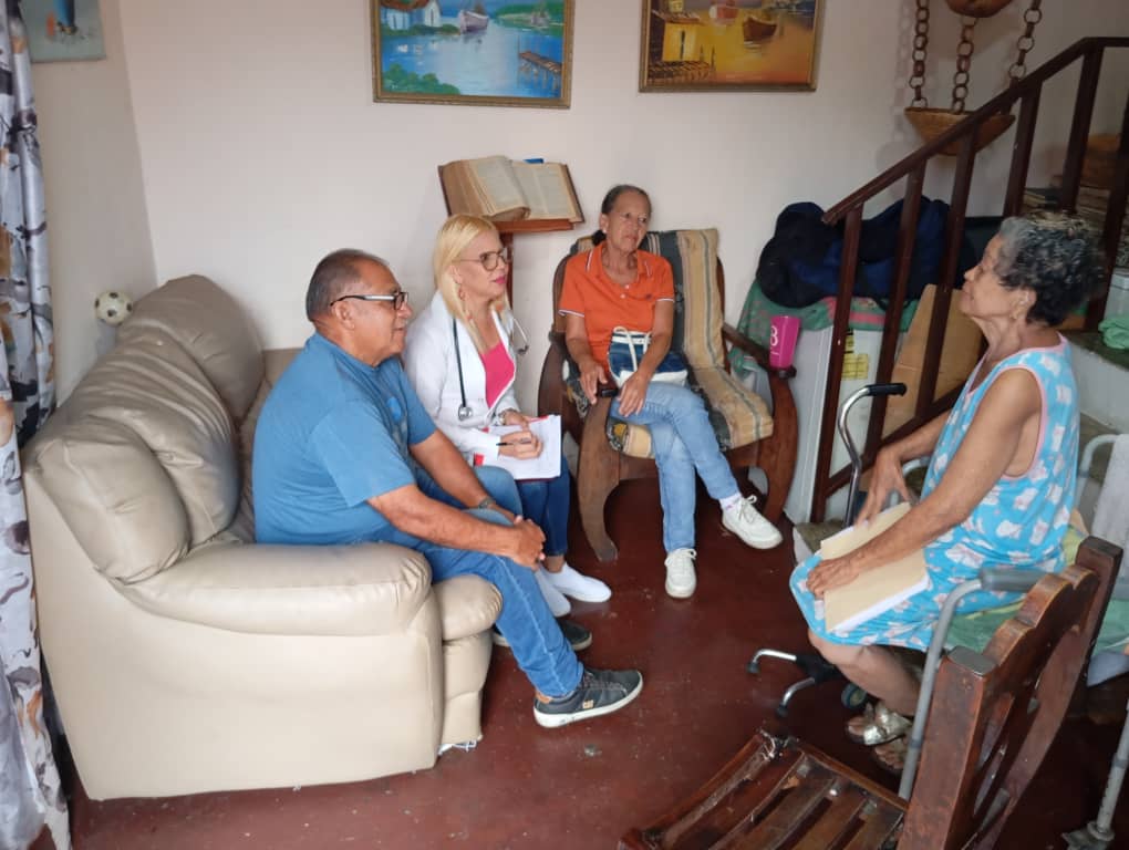 CDI Coche realizando casa a casa llevándole a cada rincón del país atención médica #CubaPorLaVida