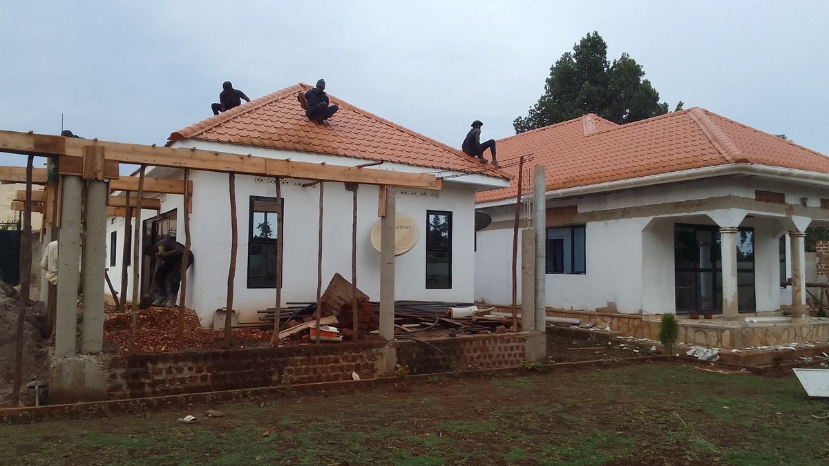lcfresh5's tweet photo. Roof cleaning and restoration.. we hv r the best @LC FRESH DESIGNS..just watsapp/call us on 0776277332 @SpireJim https://t.co/hQVo9WnsUu