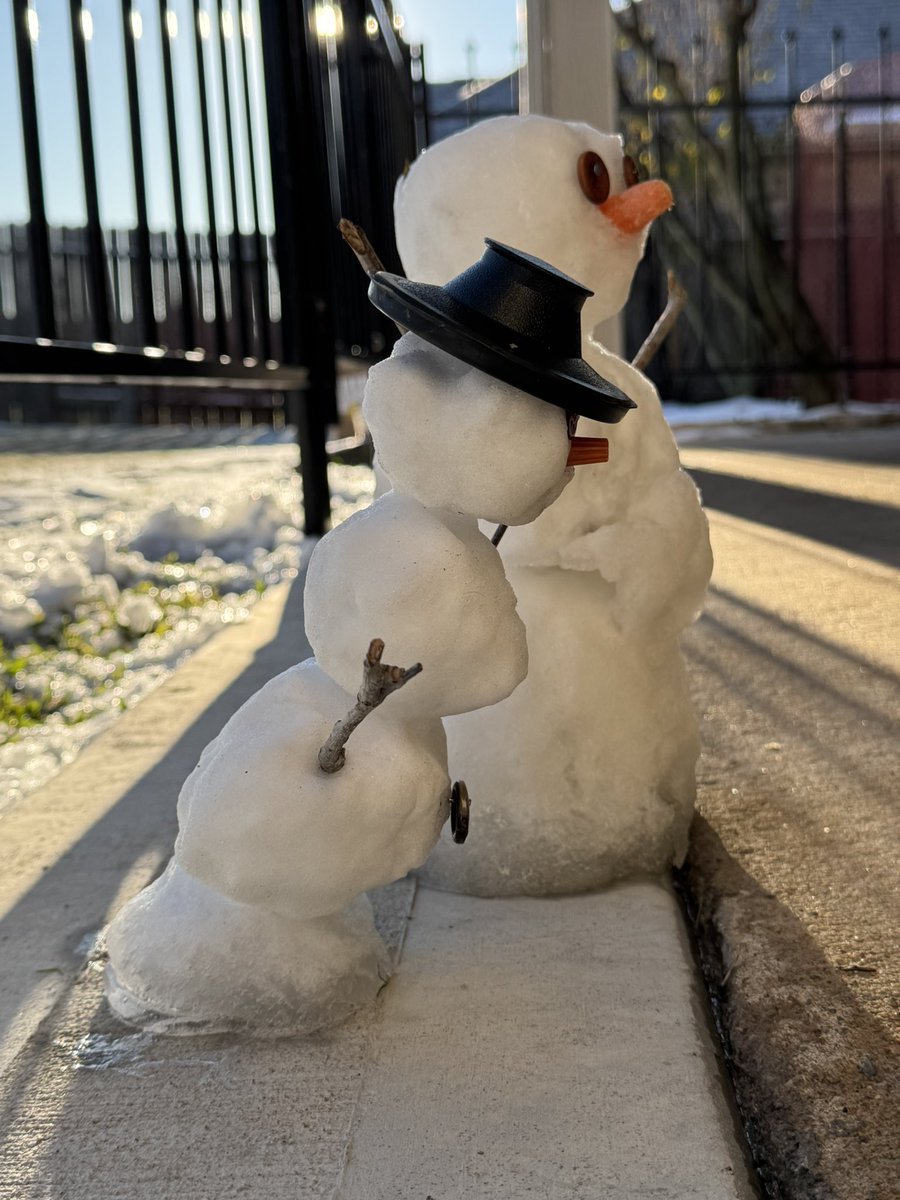 🎶Annie are you ok?
Are you ok, Annie?!🎶 ☃️
IYKYK 😂

#SnowDay 
#SunnyDay
#smoothcriminal
#MichaelJackson