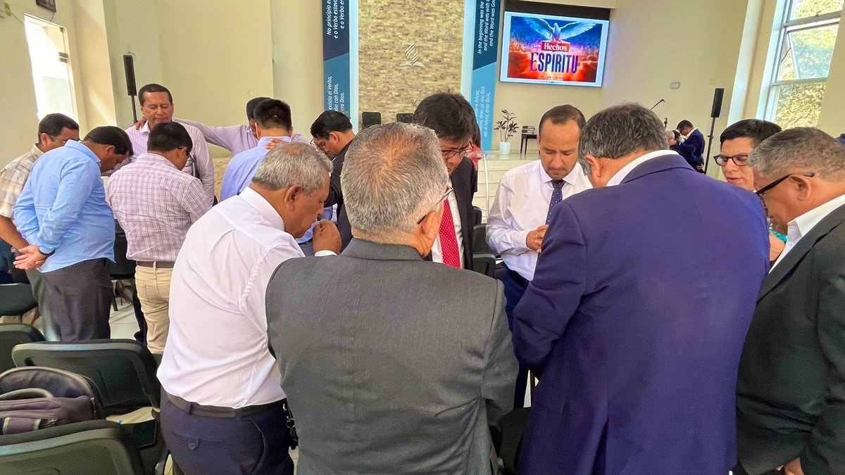 AdventistasAPCE's tweet photo. Momentos de #ClamorPorElEspirituSanto, nuestros pastores hacen un alto a su encuentro ministerial, para pedir dirección del Espíritu Santo en el inicio de todas las actividades para el avance de la obra misionera. #RID  #MisionGloCal https://t.co/NjlaDcxExR
