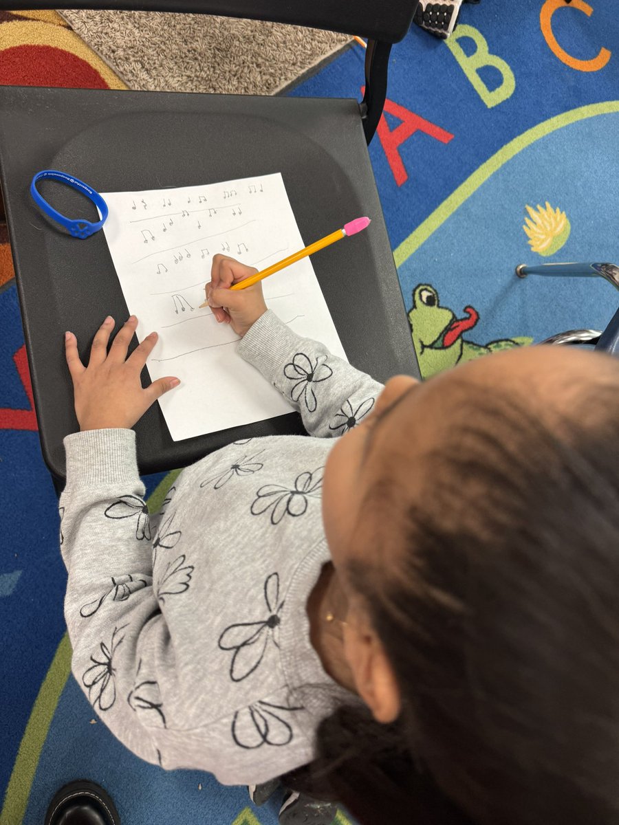 DiggsLatham's tweet photo. First graders in Band/Music with Ms. T Allison are learning how to compose music with a drawing/music/math/movement integration activity. #wsfcs #learningandgrowinginharmony https://t.co/BbgCk29Xu0