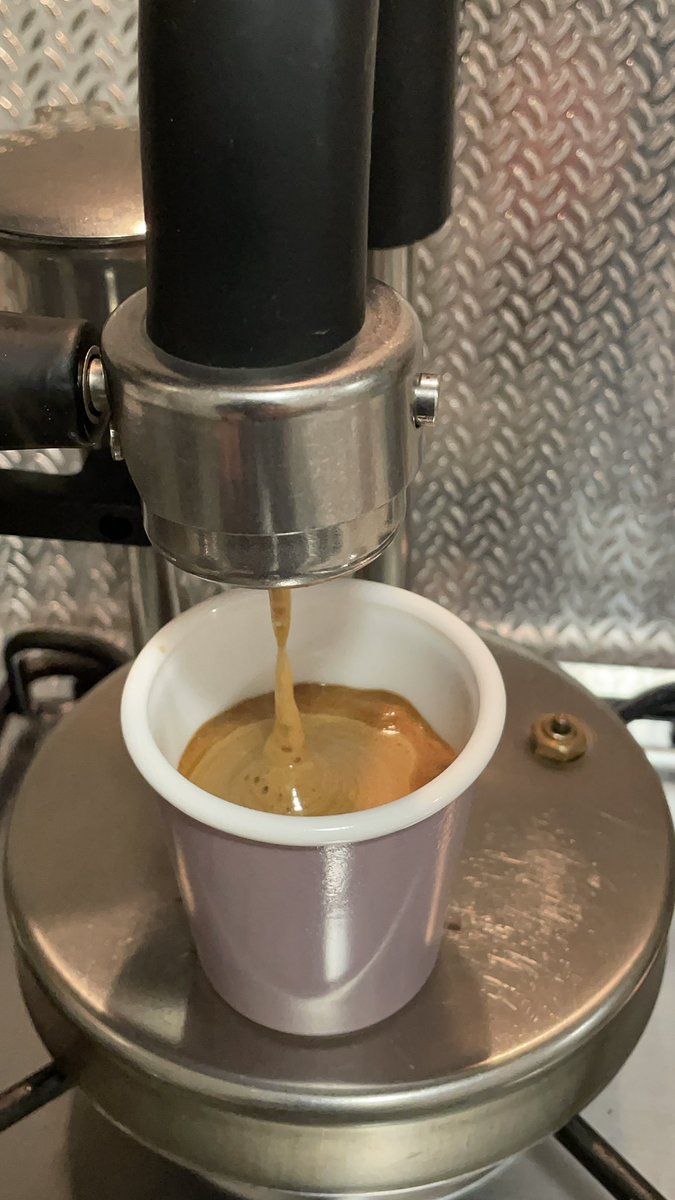 kamiraespresso's tweet photo. Chiamarlo Caffè è riduttivo. Chiamalo Kamiro l’Espresso Cremoso sul Fornello di casa. #Coffee #kamira #fypシviral https://t.co/cwkv9xjKac