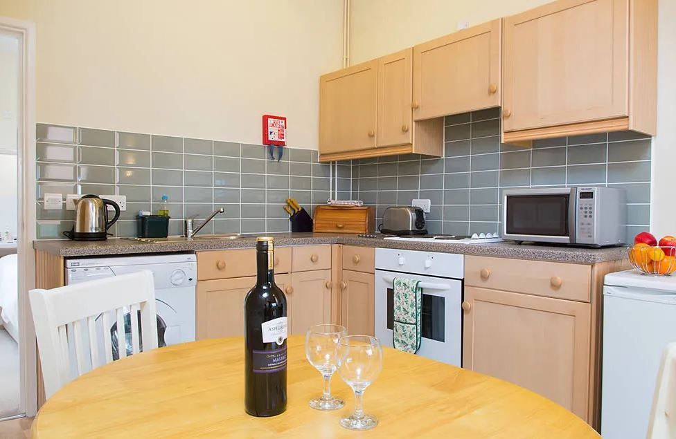 WeAcceptPets's tweet image. 🏡 Escape to Rede Cottage – A Tranquil Farm Stay in Devon! 🌿🐾
With breathtaking countryside views and a warm, welcoming atmosphere, it’s the perfect place to relax and unwind.

Accepts 🐶 🐈
weacceptpets.co.uk/Devon/5636

#FarmStayDevon #DogFriendlyHolidays #RuralRetreat #Wembury