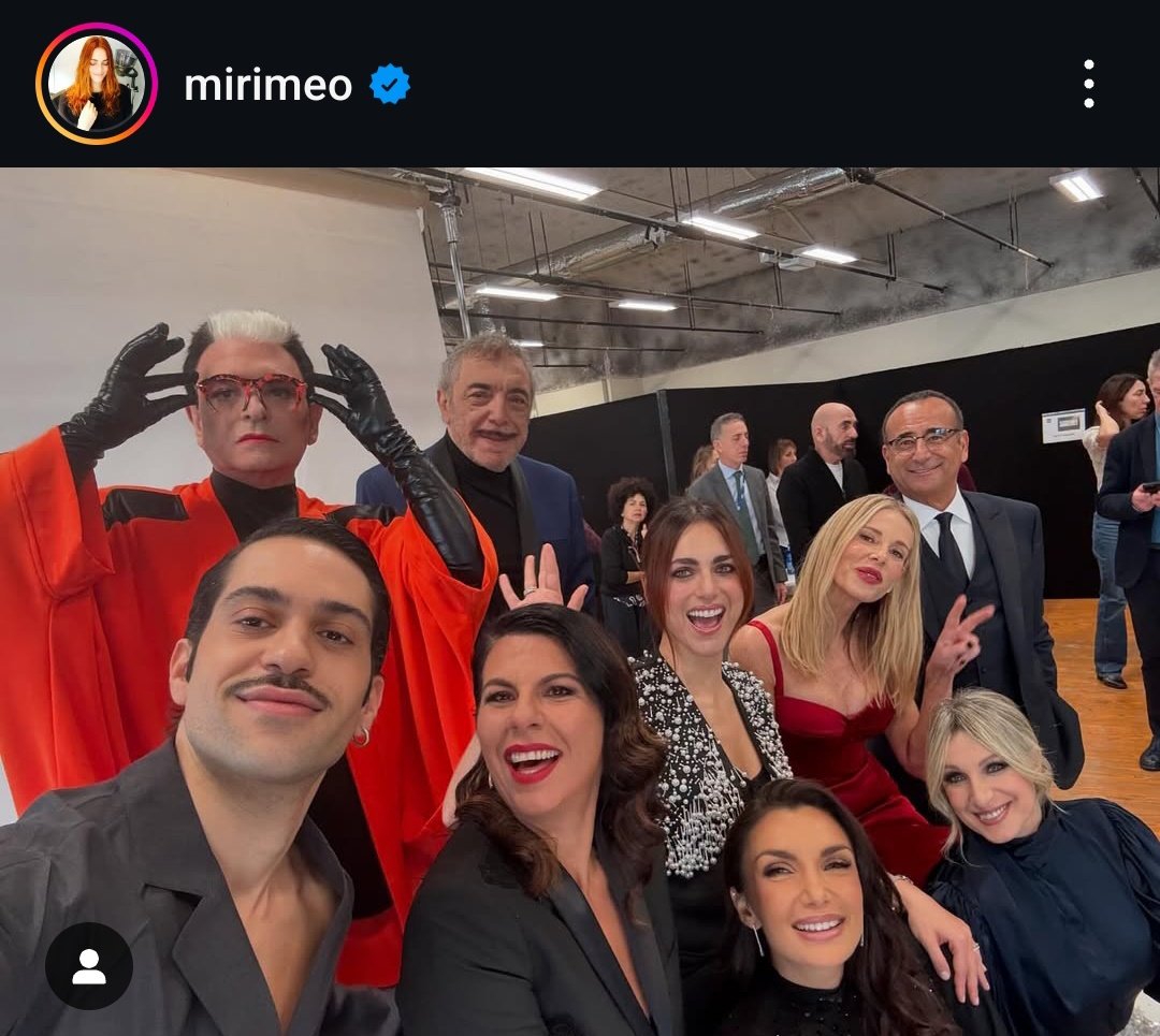 SanremoESC's tweet photo. Malgioglio già iconico

#Sanremo2025 https://t.co/HtYRWMFwiH