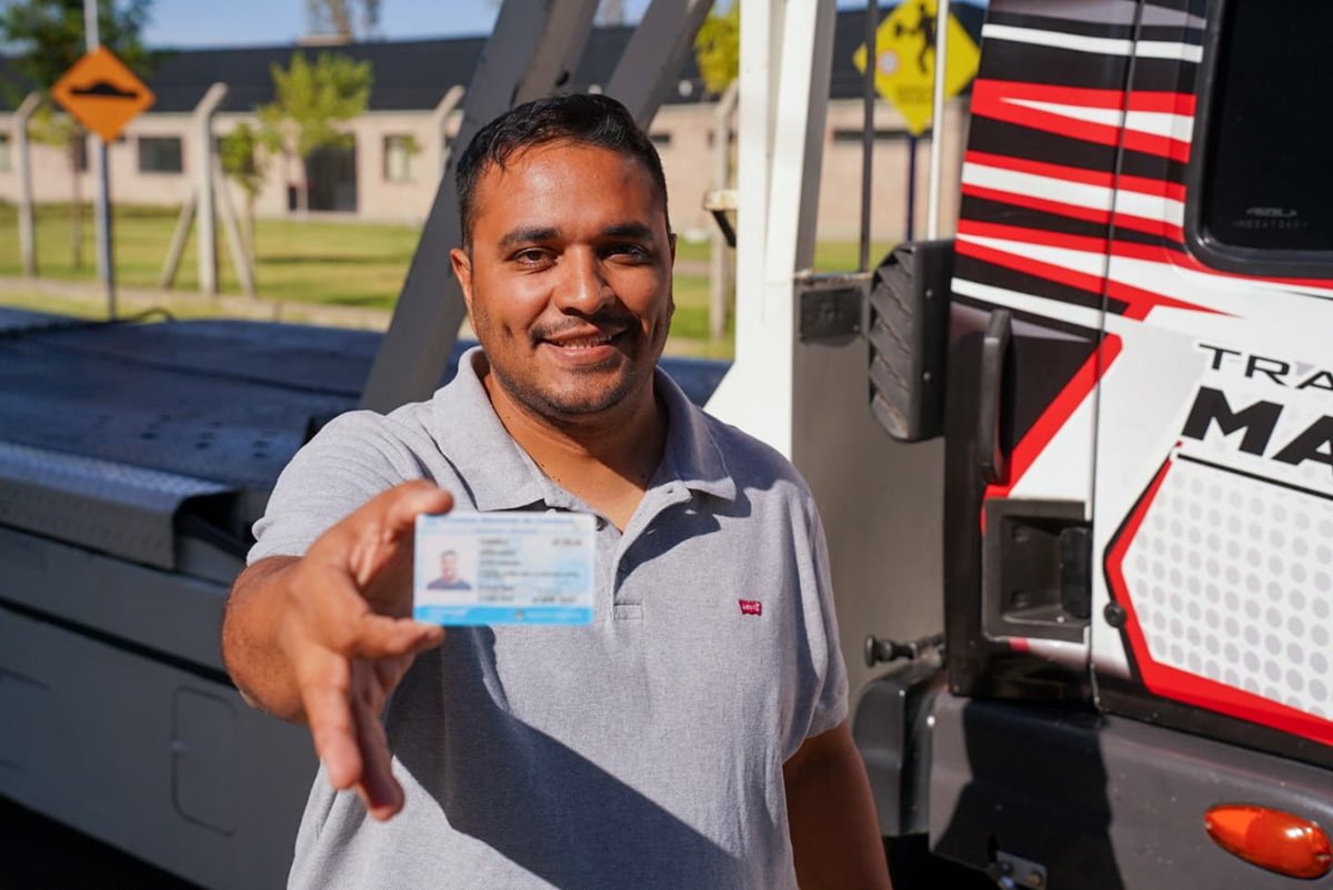 MovyCiudadano's tweet photo. 🎉 ¡Sacá tu Licencia de Conducir Online con MuniExpress! 🚗💻

📋 ¿Cómo funciona?
✅ Cargá todo online en la página de la Muni.
✅ Esperá la aprobación por WhatsApp.
✅ Retirala en la ETON o pedí que te la llevemos a domicilio.

#MuniExpress #ElegimosSeguirHaciendo https://t.co/5cpNjUGTmF