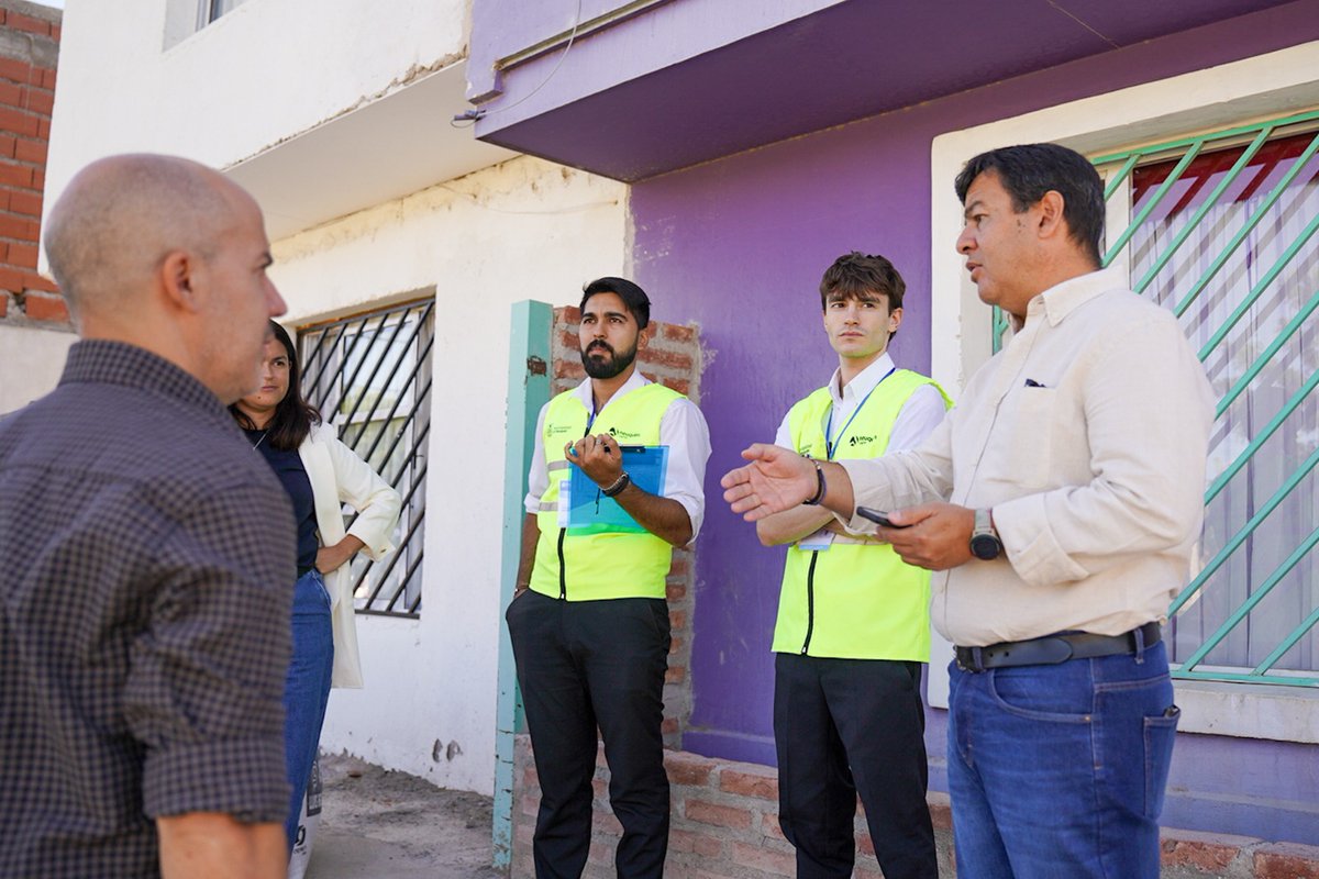 MovyCiudadano's tweet photo. 🎉 ¡Sacá tu Licencia de Conducir Online con MuniExpress! 🚗💻

📋 ¿Cómo funciona?
✅ Cargá todo online en la página de la Muni.
✅ Esperá la aprobación por WhatsApp.
✅ Retirala en la ETON o pedí que te la llevemos a domicilio.

#MuniExpress #ElegimosSeguirHaciendo https://t.co/5cpNjUGTmF