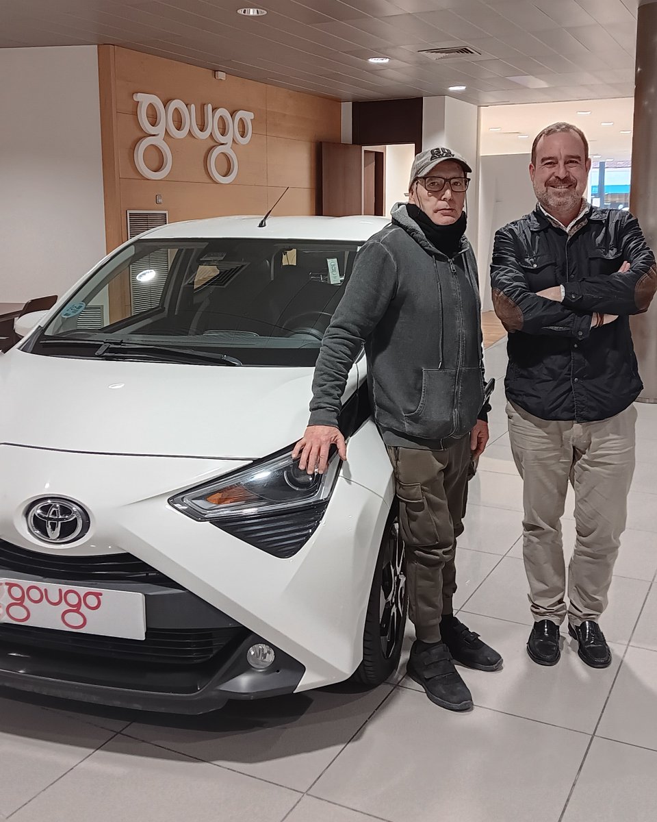 Un nuevo clientes confía en nosotros para comprar su nuevo vehículo. Gracias Ángel por tu amabilidad, esperamos que disfrutes de tu #ToyotaAygo. 😎

🔗 s.mtrbio.com/zqiretffbw
📱 900 92 74 10