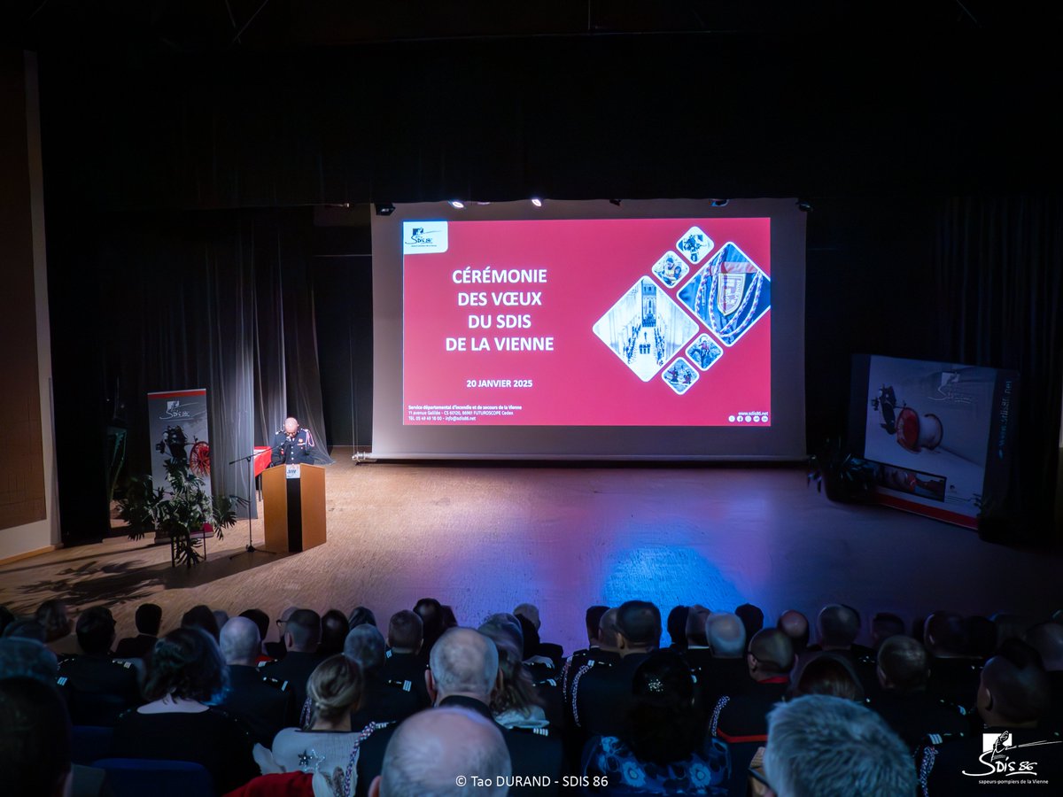 sdis86's tweet photo. La cérémonie des vœux du SDIS 2025 s’est tenue lundi soir à la salle de l’Agora de Jaunay-Marigny. 

🙏🏻 Nous remercions la ville de Jaunay-Marigny pour son accueil lors de cette soirée ainsi que l’ensemble des élus et partenaires présents.

📷 Photographe : Tao DURAND https://t.co/teqIwGDDJy