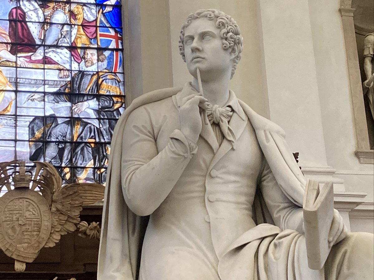 TrinCollLibCam's tweet image. They may be from different centuries, but Trinity alumni Lord Byron (1788-1824) and Sir Francis Bacon (1561-1626) are united not only by their alma mater, but by their shared birthday, which is today!
Here they are enjoying each other's company in the Wren Library. ✍️