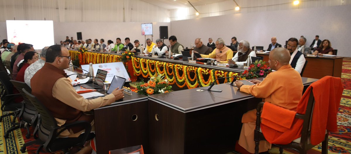 artripathi01's tweet photo. प्रयागराज में माननीय मुख्यमंत्री जी की अध्यक्षता में हुई कैबिनेट की बैठक।

मंत्रिमण्डल के साथ माननीय मुख्यमंत्री जी ने महाकुंभ में “आस्था की डुबकी” लगायी।

यह अविस्मरणीय एवं ऐतिहासिक क्षण है।
एकता का महाकुंभ .. सनातन गर्व-महाकुंभ पर्व https://t.co/Gz25zvEkkS
