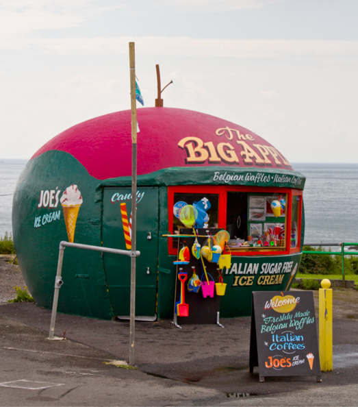 C20Society's tweet photo. 🍏Sad news from @C20Cymru that the Grade II listed Big Apple, Mumbles has (again) been damaged by a car.

It's a rare survival of a 1930s reinforced concrete Cidatone kiosk, later converted to an ice-cream kiosk. Hopefully support will be available to fully restore. https://t.co/hmO7V5CZii