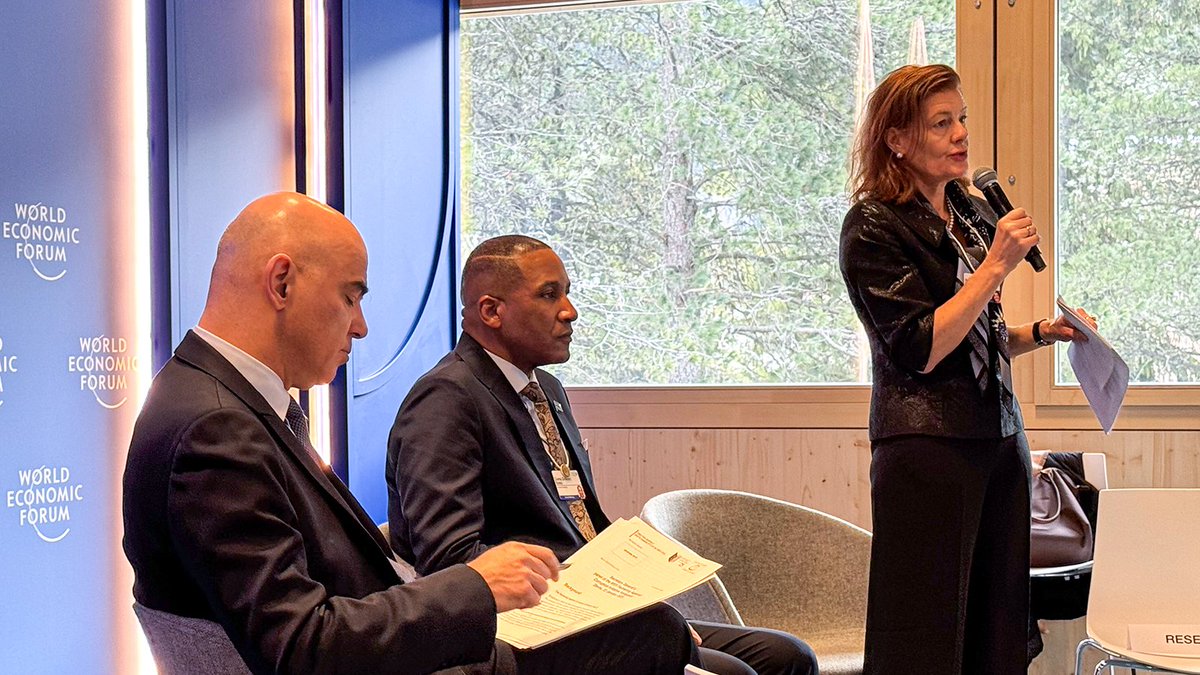 Discussing strategy to combat corruption at global level with political leaders <a href="/duma_boko/">Duma Gideon Boko</a>, <a href="/SwissMFAStatSec/">Alexandre Fasel</a>, CEOs <a href="/PPouyanne/">Patrick Pouyanné</a>, civil society &amp; academia <a href="/NgaireWoods/">Ngaire Woods</a>. With <a href="/CoeGreco/">GRECO Council of Europe</a> and our cooperation activities, the #CouncilOfEurope is a pioneer in anti-corruption. #WEF25
