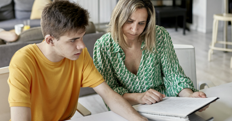 LePoint's tweet photo. Depuis le 15 janvier 2025, les terminales inscrivent leurs vœux sur Parcoursup. Avec Trajekto, jeunes et parents disposent d’un outil d’analyse pour des choix rationnels d’orientation.