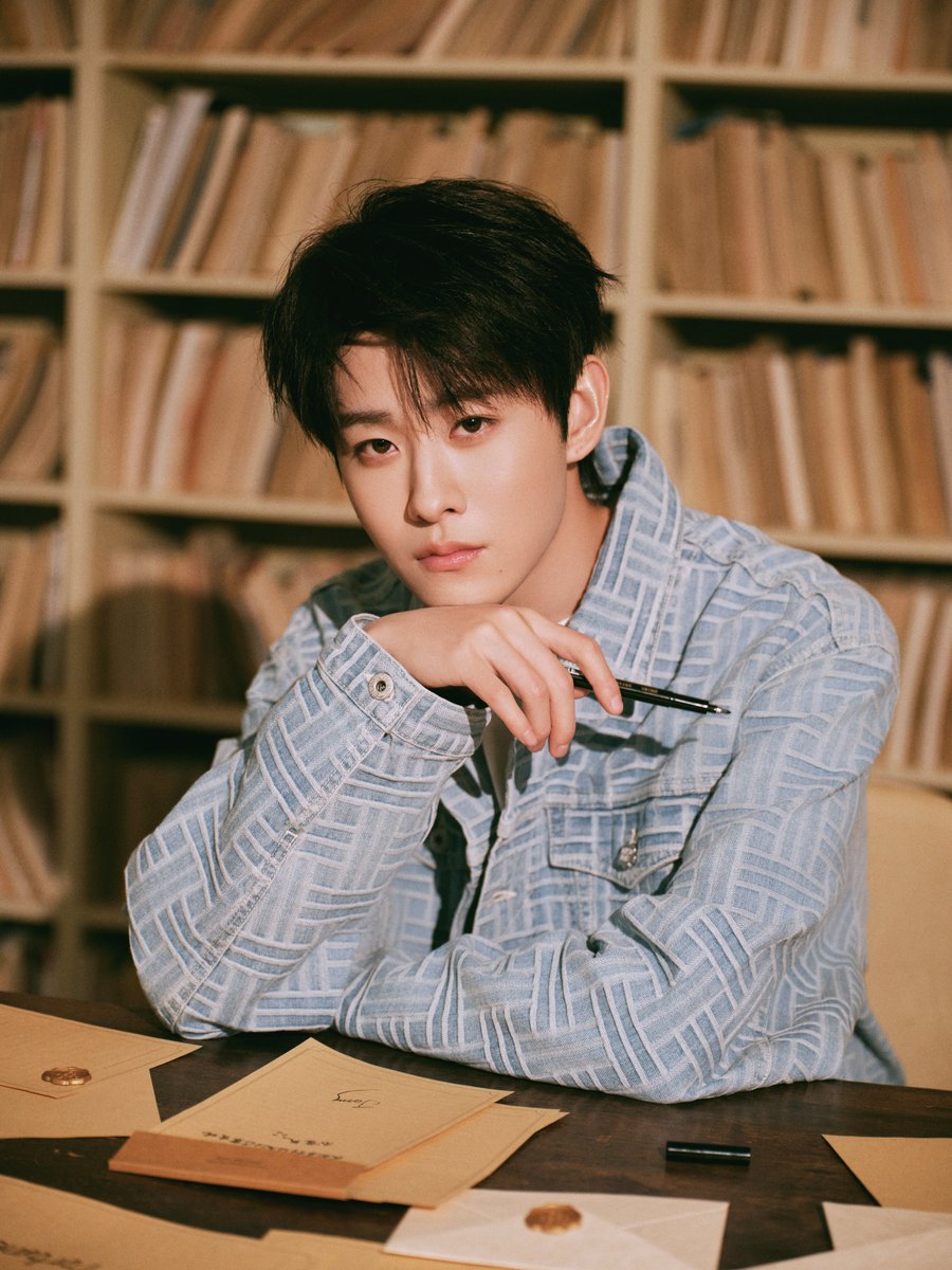 BitterButHappy's tweet photo. แล้วมันจะหล่ออะไรขนาดนั้นอะ

#JerryTian 
#เถียนเจียรุ่ย #TianJiarui #田嘉瑞 
#TianJiaruixKENZO #TianJiaruixParisFashionWeek https://t.co/cUUbF3HeyN