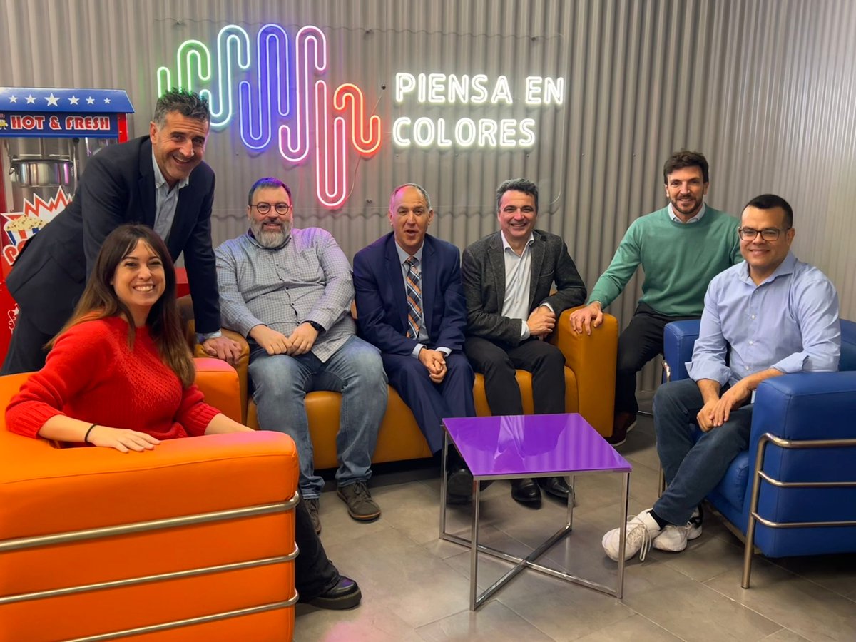 ENCAMINA's tweet photo. Hoy tenemos el placer y el honor de recibir al equipo de #IDOM en #ENCAMINAOrigen para trabajar en nuestra visión de cómo la #IA puede impulsar la gestión del conocimiento y la colaboración en grandes organizaciones 🙌🏻 https://t.co/q92JLsPJZS