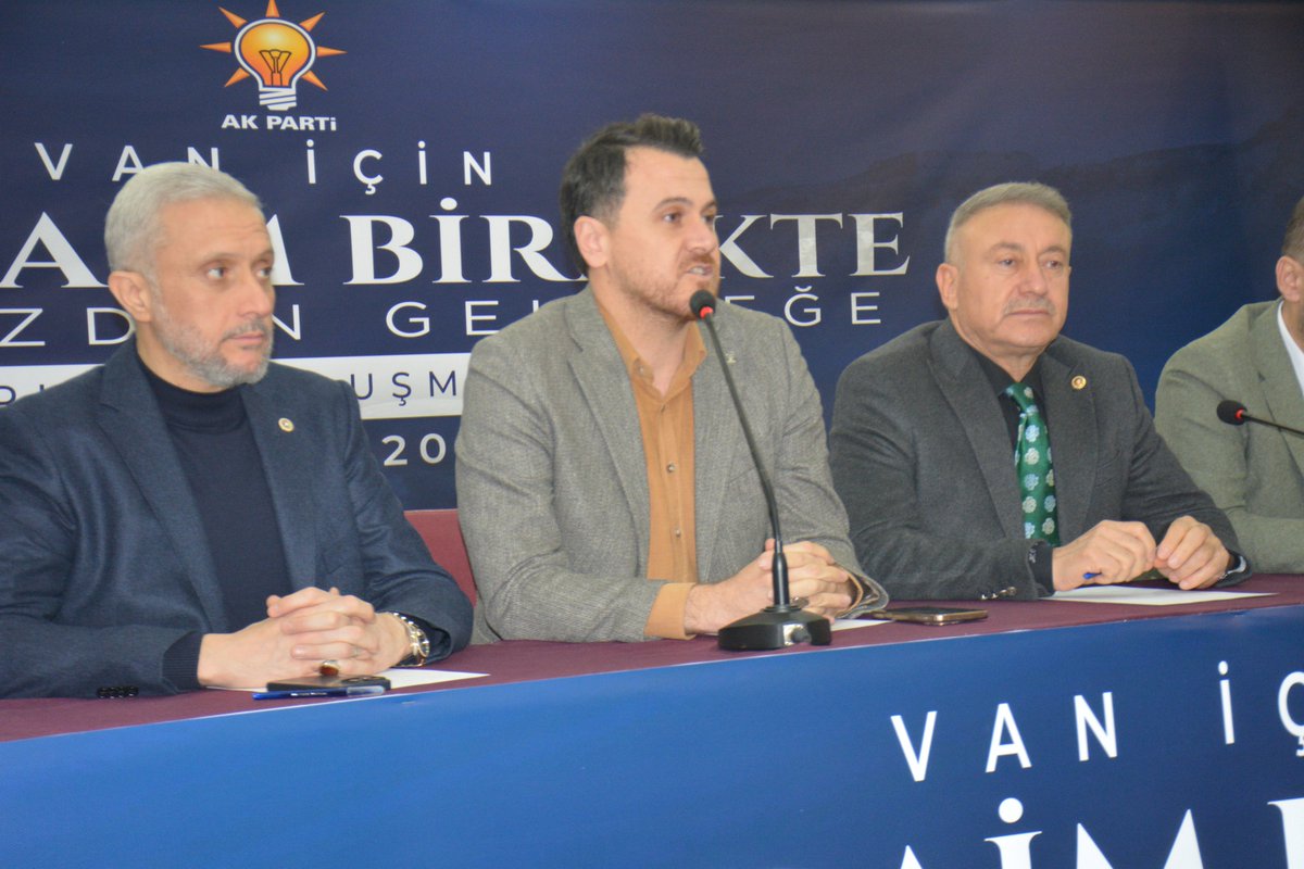 AK_PartiVan's tweet photo. Genel Başkanımız, Cumhurbaşkanımız Sayın @RTErdogan'ın katılımlarıyla icra edeceğimiz 8. Olağan Van İl kongremizle ilgili istişare ve değerlendirme toplantısı gerçekleştirildi.
 25 Ocak 2025 Cumartesi
 12.00 
Nur Tatar Spor Salonu/Edremit
@emreguray65 @adilbicer43 @haciozkan33 https://t.co/gCgZ5SuEcC