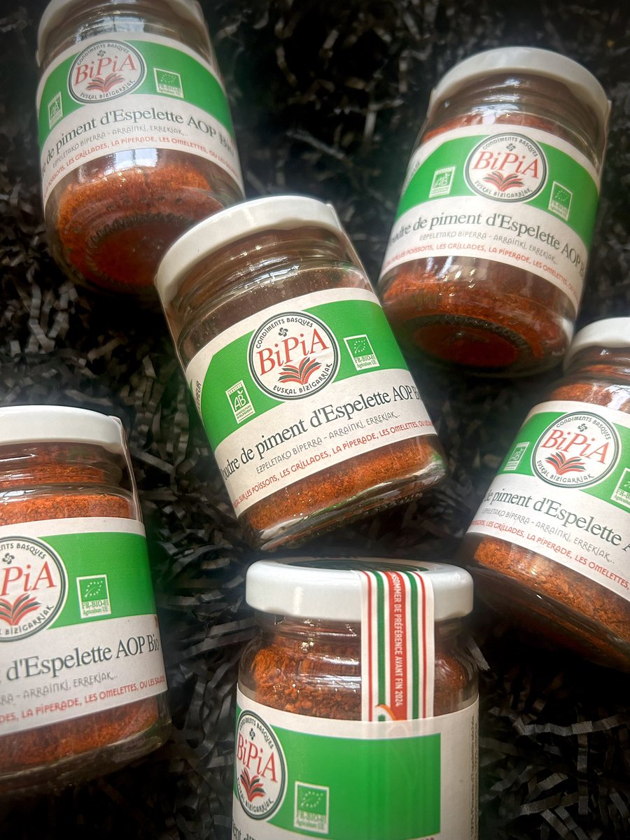 Piment Espelette - The pride of the Basque Country. Did you know Jamie Oliver recently said it was his favourite ingredient but don’t take his word for it. shop.zooteek.co.uk/salt/1027-orga…