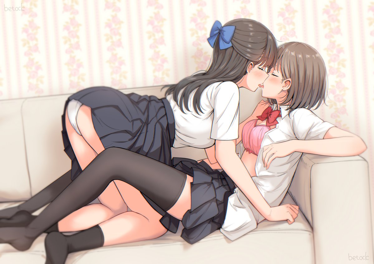 betockIwm's tweet photo. ソファーでキスする子たち https://t.co/GR27KqznPp