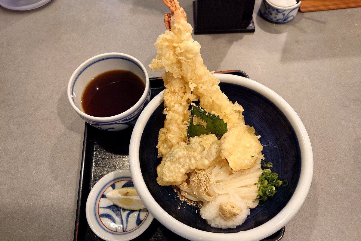 TTTH99802665's tweet photo. どっちが本体？？࿉🥢 https://t.co/knEvh5hBsI