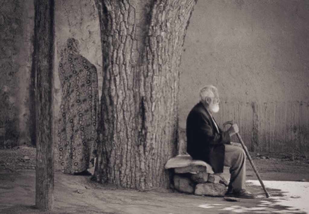 🌙
     “Bu çağ, imkân görünümlü imkânsızlıklar serdi önümüze…”