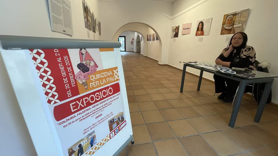 Blanes_cat's tweet photo. Notícia: Blanes comença a celebrar #QuinzenaperlaPau centrada en les dones lluitadores, amb una exposició També es farà una xerrada a @BiblioBlanes un vídeo-manifest i el 31 de gener #concentracióperlapau amb les diferents comunitats religioses de Blanes 

https://t.co/YKyp9ZrosH https://t.co/ND6g6UOfdO