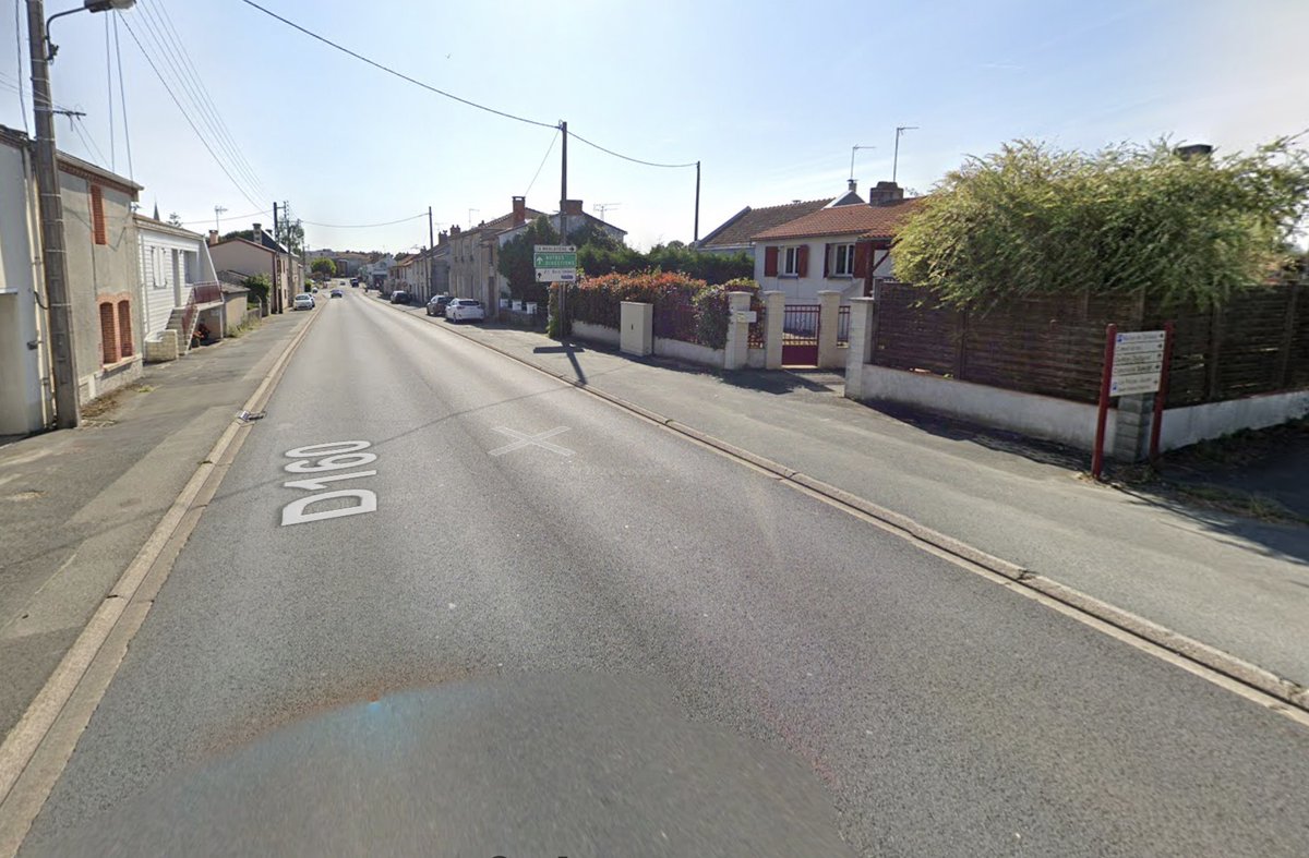 Thomas Girard (@thomasgirardpro) on Twitter photo 🔴#VENDÉE. Une cycliste de 58 ans a été gravement blessée ce mercredi matin à La Ferrière après avoir été percutée par une voiture sur la rue Nationale (D160). Elle a été transportée en urgence absolue au CHD Vendée. 6 sapeurs-pompiers sont intervenus sur place. 🔴#VENDÉE. Une cycliste de 58 ans a été gravement blessée ce mercredi matin à La Ferrière après avoir été percutée par une voiture sur la rue Nationale (D160). Elle a été transportée en urgence absolue au CHD Vendée. 6 sapeurs-pompiers sont intervenus sur place.