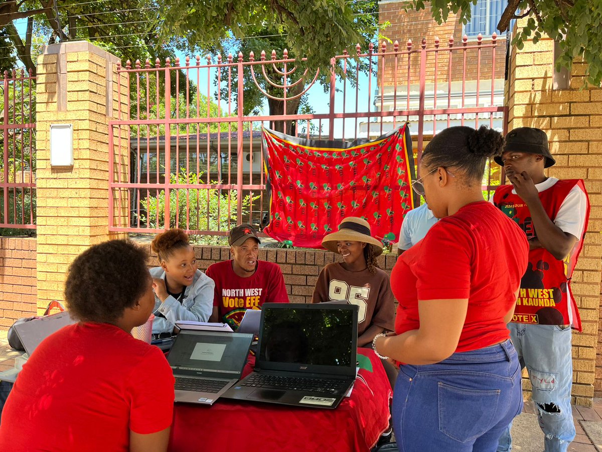 EFFSCNWUPOTCH's tweet photo. ♦️In Pictures♦️

Fighters at the NWU-POTCH, conducted their day 3 of the SizofundaNgenkani Campaign. 

#sizofundangenkani2025 https://t.co/cLqvNuKrGw