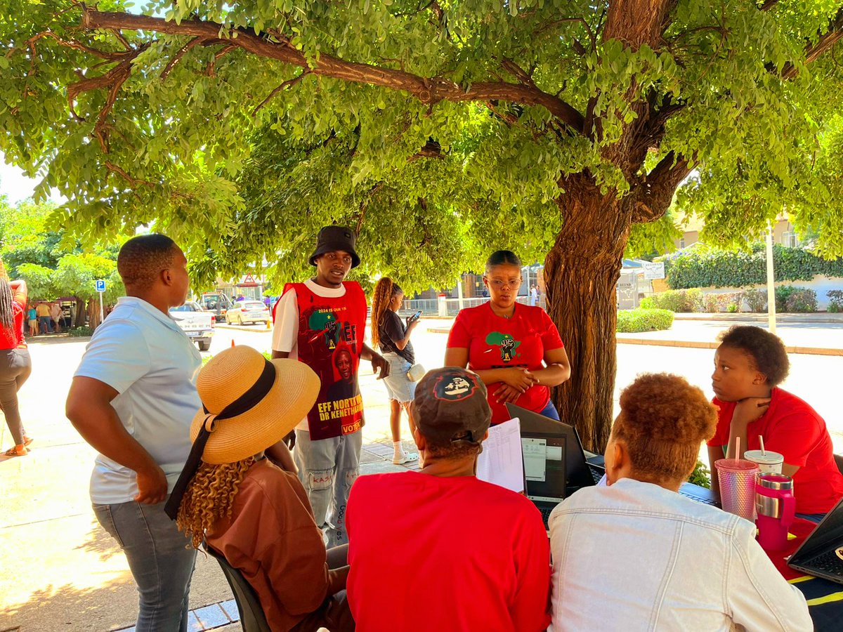 EFFSCNWUPOTCH's tweet photo. ♦️In Pictures♦️

Fighters at the NWU-POTCH, conducted their day 3 of the SizofundaNgenkani Campaign. 

#sizofundangenkani2025 https://t.co/cLqvNuKrGw