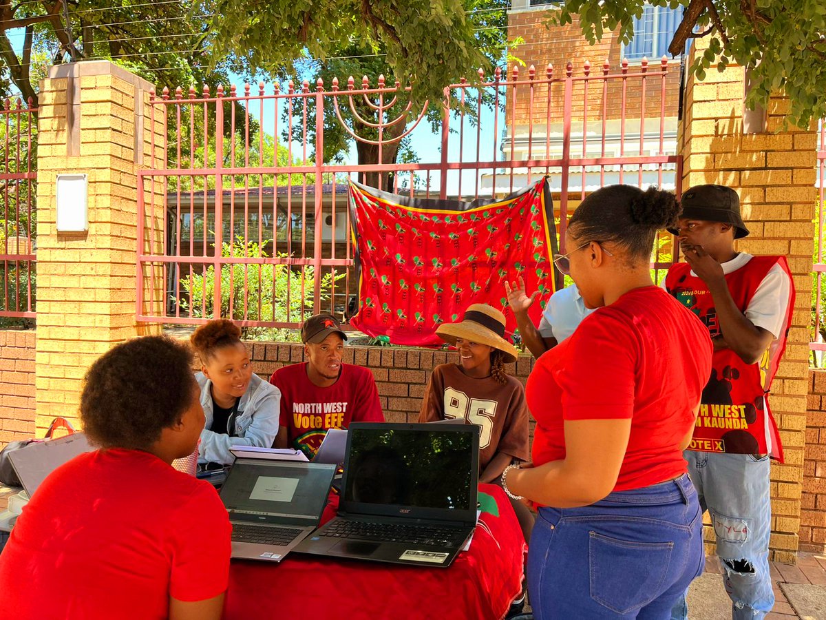 EFFSCNWUPOTCH's tweet photo. ♦️In Pictures♦️

Fighters at the NWU-POTCH, conducted their day 3 of the SizofundaNgenkani Campaign. 

#sizofundangenkani2025 https://t.co/cLqvNuKrGw