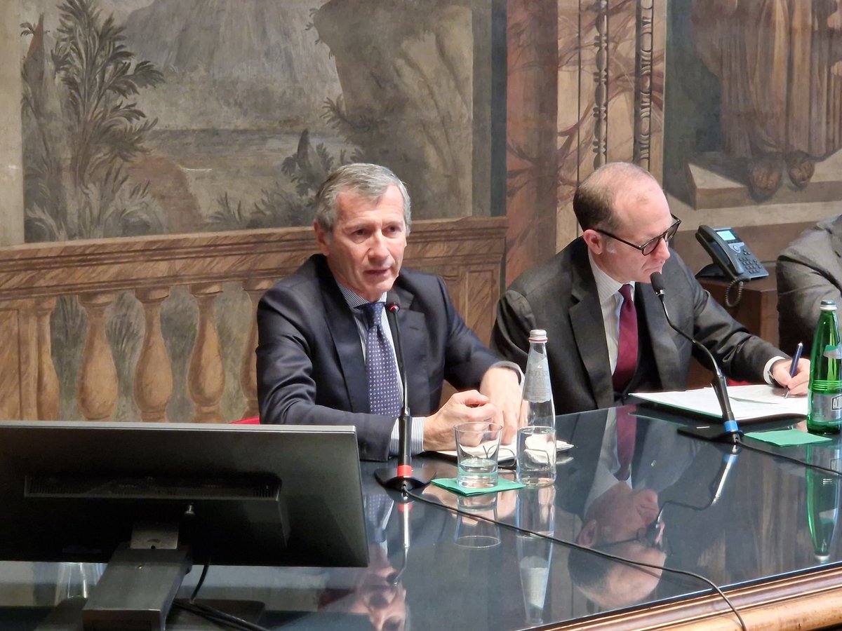 Confagricoltura's tweet photo. 💡🌱"Edison è impegnata nel fornire soluzioni innovative e tecnologicamente avanzate – dalle comunità energetiche rinnovabili al biometano - per accelerare la transizione energetica del settore agricolo, un comparto altamente strategico. La collaborazione con #Confagricoltura ci permetterà di sperimentare modelli di comunità energetiche rinnovabili, che non solo garantiscono benefici economici e ambientali, ma che promuovono anche un approccio sostenibile e condiviso all’energia. Progetti come quello di Mantova rappresentano un passo importante verso l’integrazione delle rinnovabili nel tessuto produttivo italiano e un esempio concreto di come le sinergie possano contribuire al raggiungimento degli obiettivi europei di #decarbonizzazione”, ha dichiarato Nicola Monti, Amministratore delegato di @EdisonNews.

#confagricoltura #noisiamoconfagricoltura #energia