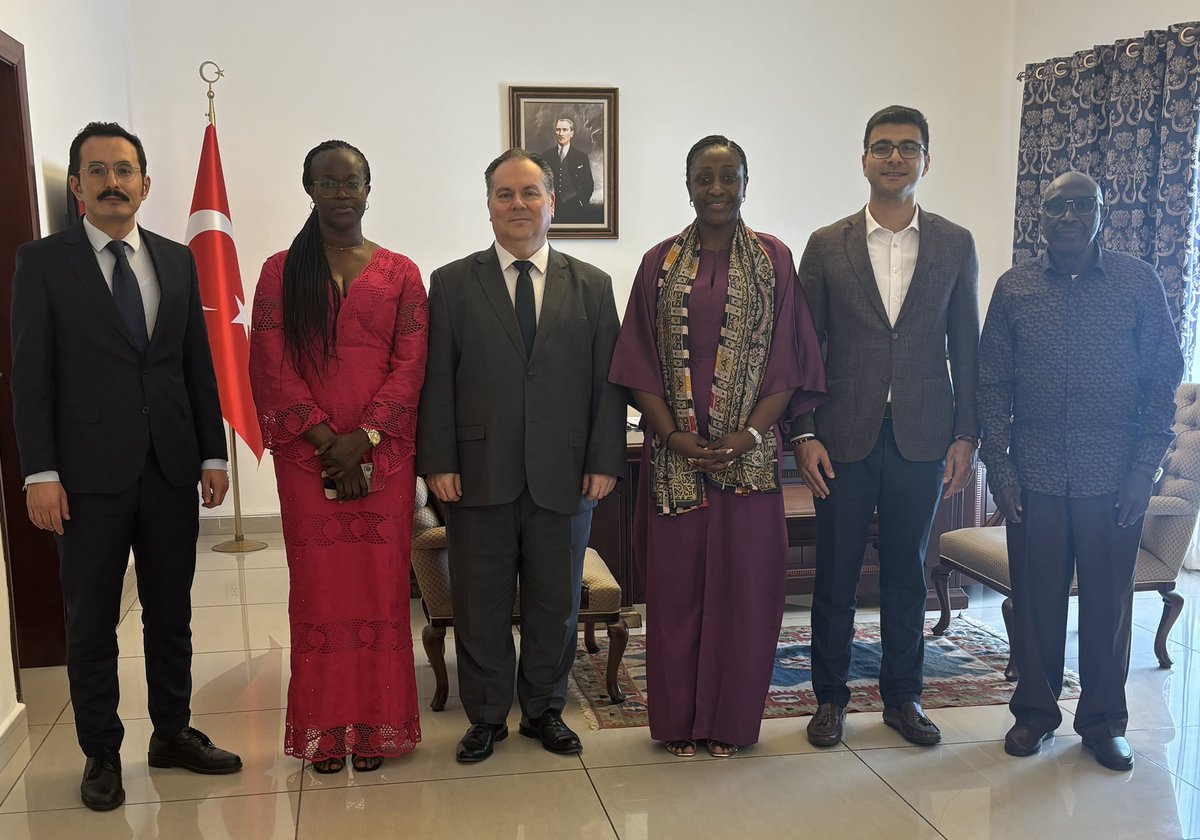 TC_KonakriBE's tweet photo. Büyükelçiliğimizi ziyaret eden Sonfonia Belediye Başkanı Madina Dansoko ile ülkemizdeki belediyelerle işbirliği alanlarını ve kentsel tarım projelerini ele aldık. https://t.co/wJChJViSKj