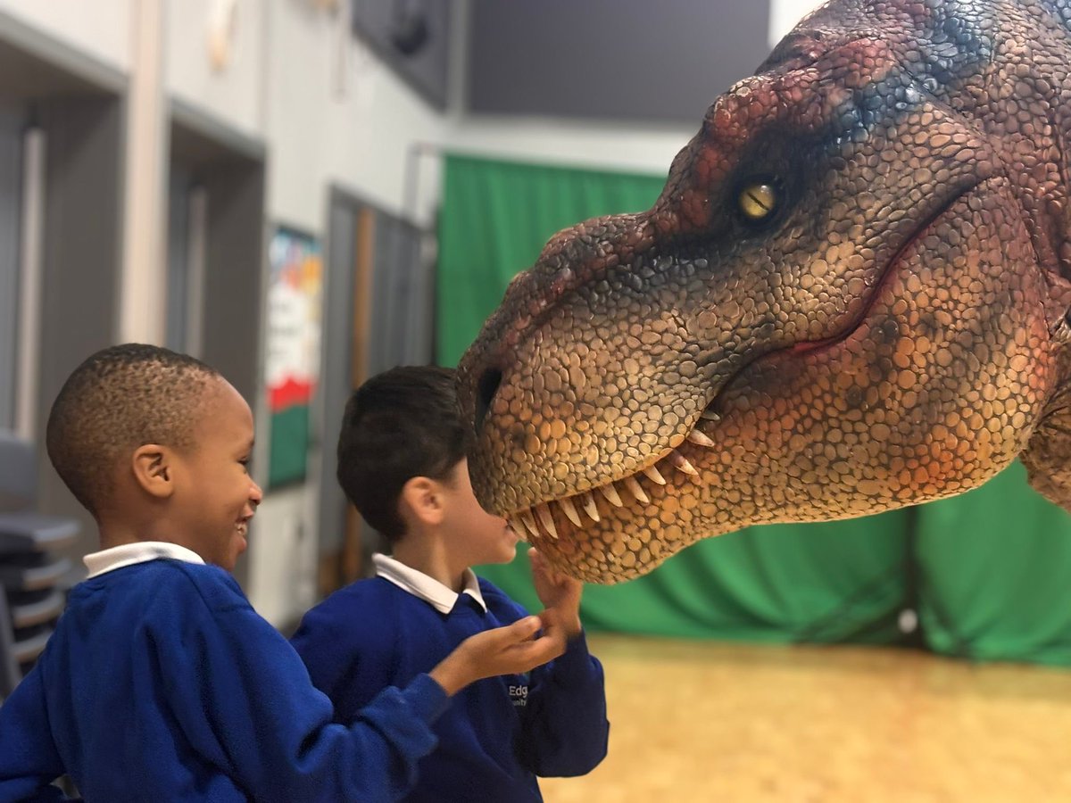 edgewickprimary's tweet photo. #Year2 are having a great morning meeting dinosaurs! 

@teach_rex 
#dinosaurs
#CreativeLearning https://t.co/zEK8bDHpIw