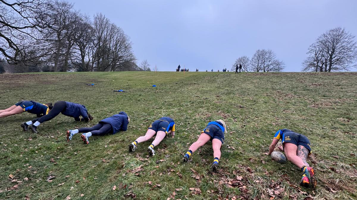 𝐑𝐮𝐧𝐧𝐢𝐧𝐠 𝐮𝐩 𝐭𝐡𝐚𝐭 𝐡𝐢𝐥𝐥! 💨

Leeds Rhinos Women took on the famous Roundhay hills this weekend as they continued their pre-season preparations.