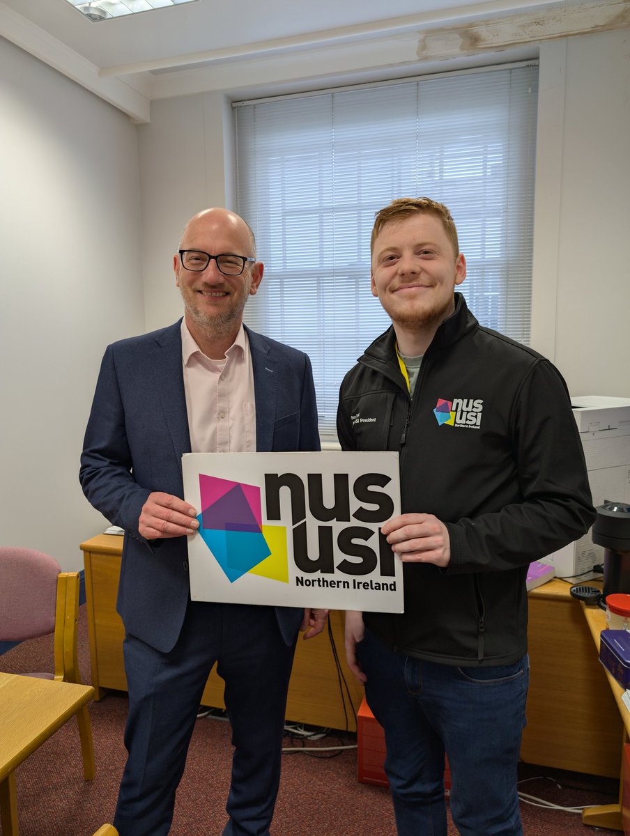 Positive meeting with <a href="/duponline/">DUP</a> Education committee member Peter Martin MLA this morning, discussing our campaigns and the need to increase FE student support.

#StudentVoice #NUSUSI #StudentRepresentation #NI #NorthernIreland #Stormont #EMA #FE