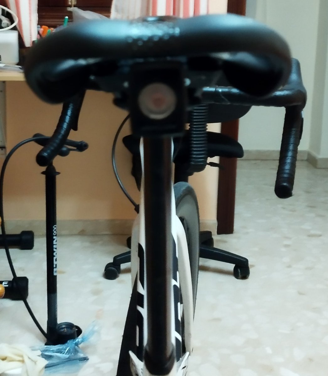 jajiz84's tweet photo. Recibo el sillín el 17/01, me lo instalan 20/01 y nos damos cuenta de que viene ladeado (defecto de fabricación). No contestan a los correos, tampoco a las llamadas y piden 7€ por la devolución (no me dejan alegar que es por defecto)
@365rider

Agradezco RT. https://t.co/nP6h21Ywvt