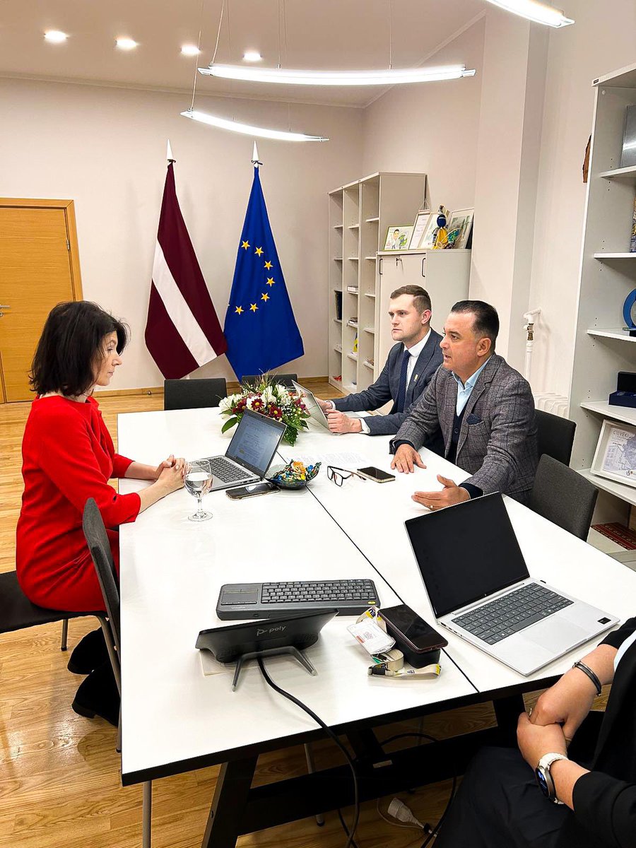 H_AbuMeri's tweet photo. 🎯Ar @who Pārstāvniecības 🇱🇻 vadītāju Karinu Zālīti pārrunājām 2025.gada prioritātes:

🔹Digitālā veselība, primārā veselības aprūpe, psihiskā veselība, kā arī pakalpojumu kvalitāte.

🤝🏻Aprīlī VM sadarbībā ar PVO organizēs augsta līmeņa konferenci cilvēkresursu jomā. https://t.co/ChQMjFpPSd