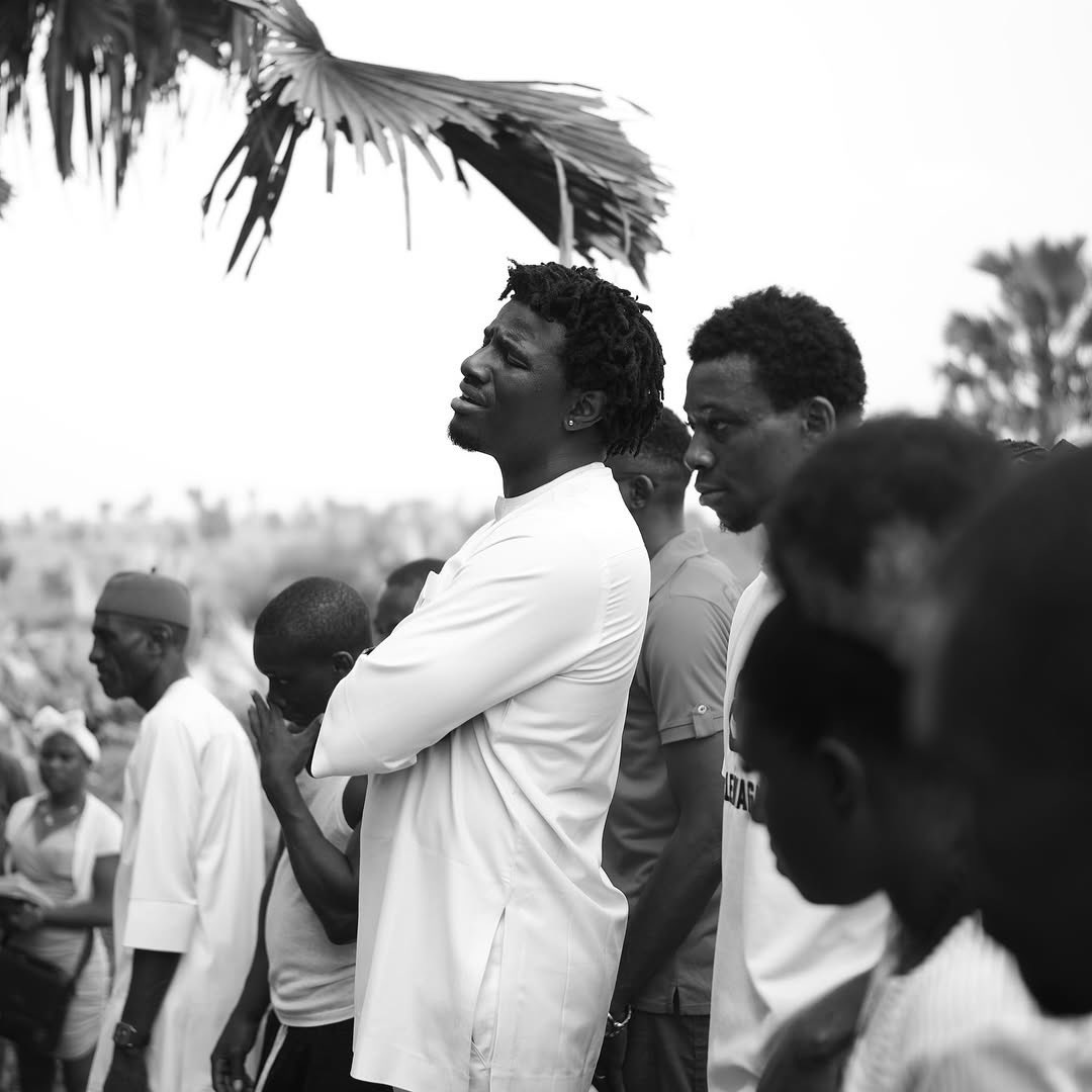 instablog9ja's tweet image. Skitmaker Nastyblaq mourns, as he lays his mom to rest