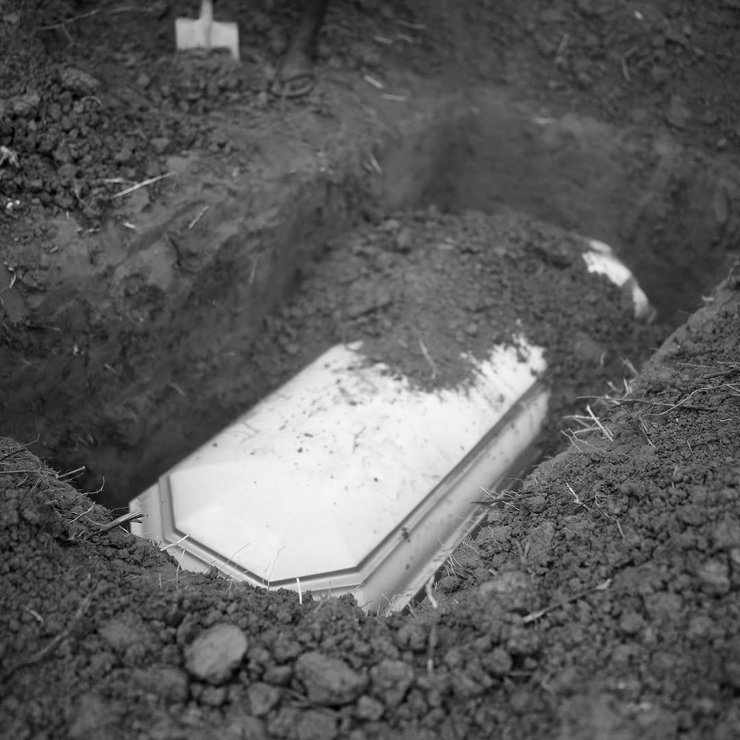 instablog9ja's tweet image. Skitmaker Nastyblaq mourns, as he lays his mom to rest