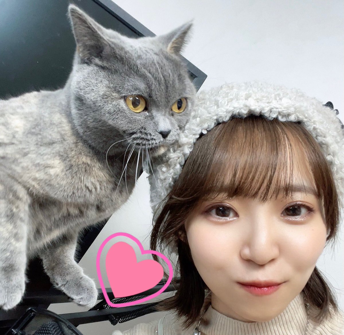 あぐりが編んでくれた猫耳ニット帽🩷 さっそく被ってみました