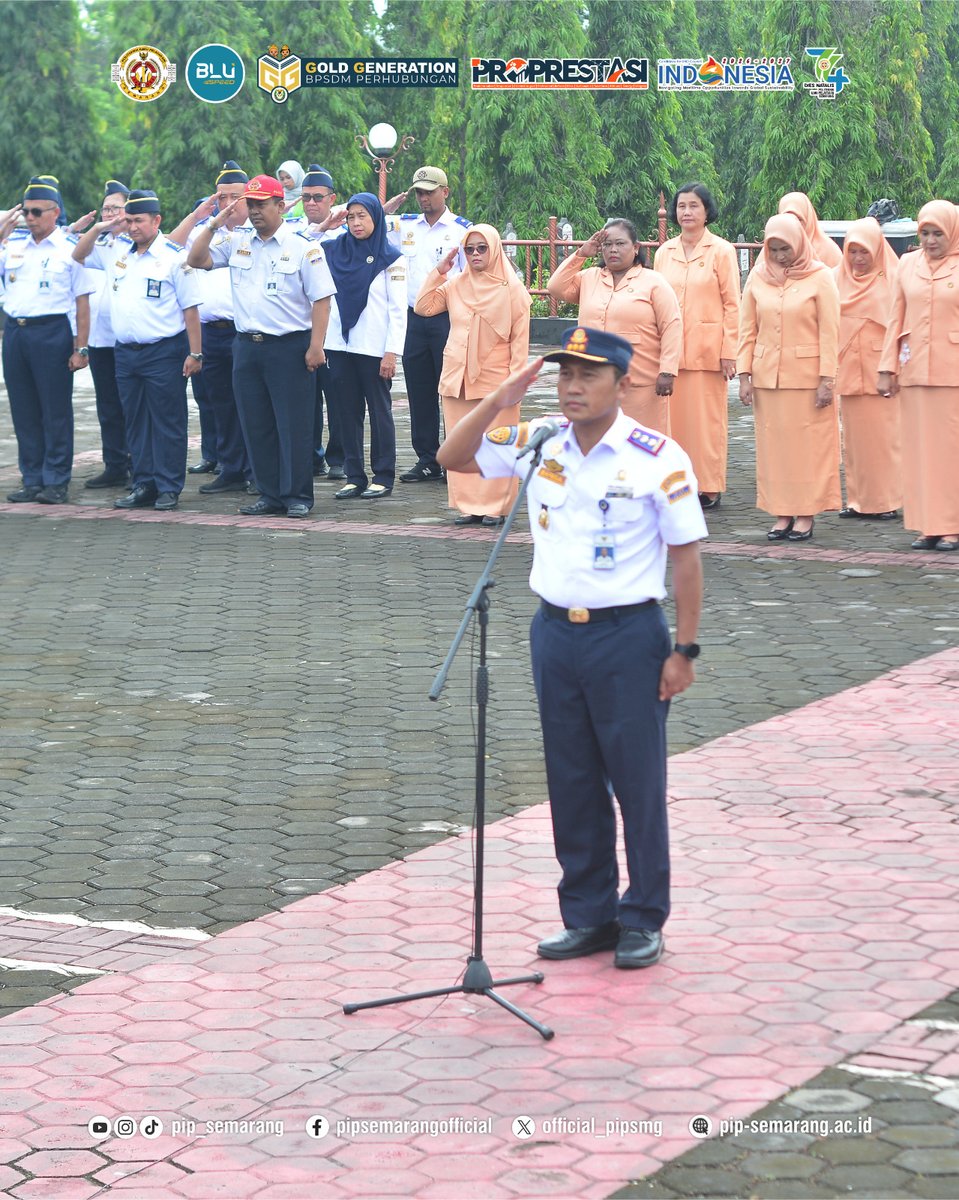 official_pipsmg's tweet photo. Civitas Academica PIP Semarang menggelar Upacara Ziarah dan Tabur Bunga dalam rangka memperingati Dies Natalis PIP Semarang ke-74,yang berlangsung pada Rabu, 22 Januari 2025, di Taman Makam Pahlawan (TMP) Giri Tunggal Semarang.
#pipsemarang #diesnataliske74 #taburbunga #ziarah https://t.co/brmgi4qLBe