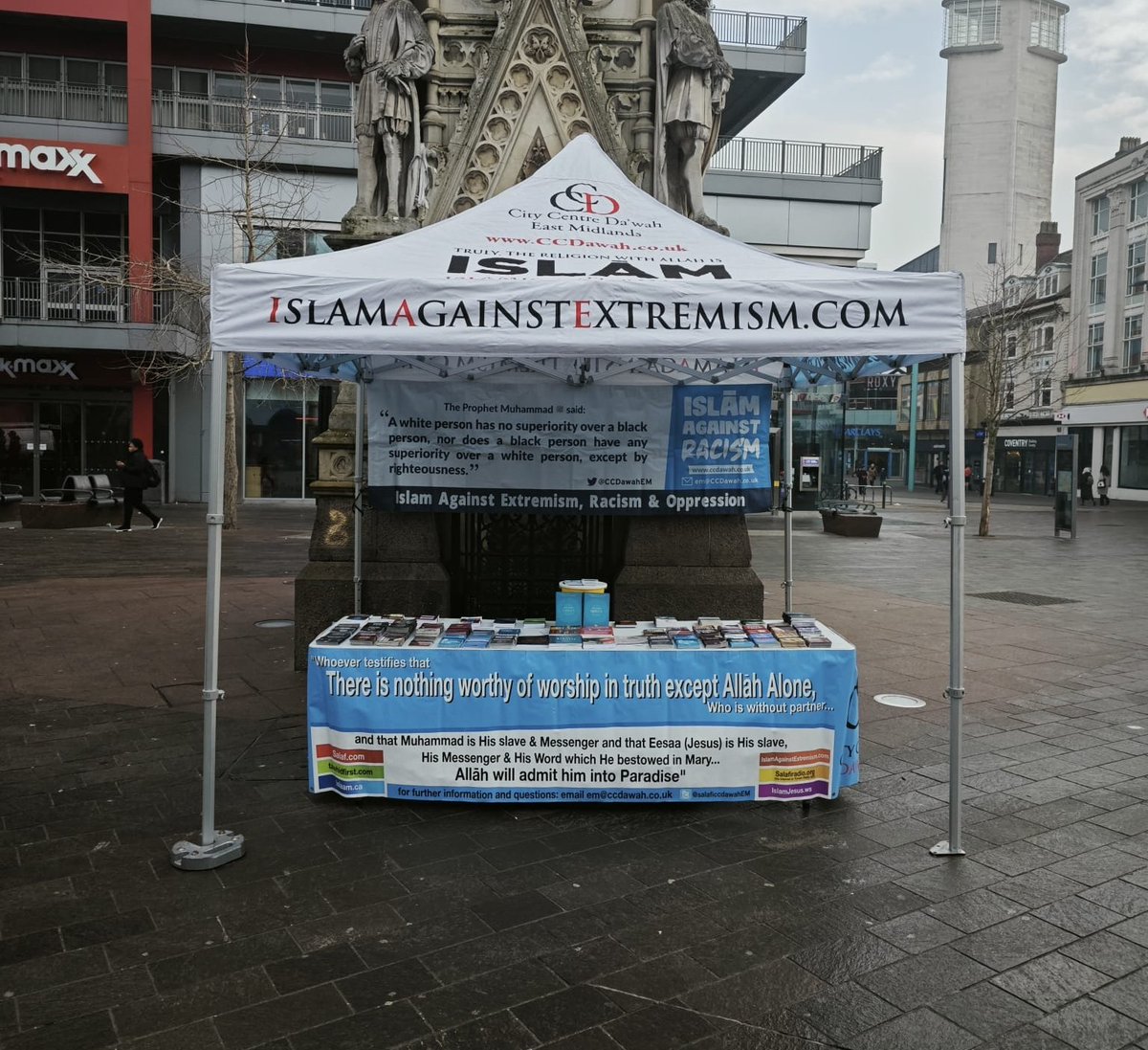 CCDawahEM's tweet photo. الحمد لله 
The team is back in Leicester city centre calling the people to Islam, Tawheed and Sunnah. 
Visit us for islamic information located at the clock tower. https://t.co/jDpkvswbdi
