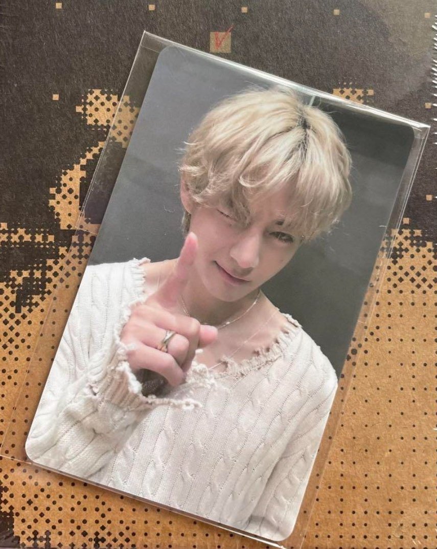 layovermoods's tweet photo. the photocard                         the iconic moment https://t.co/axxpEfiS6B