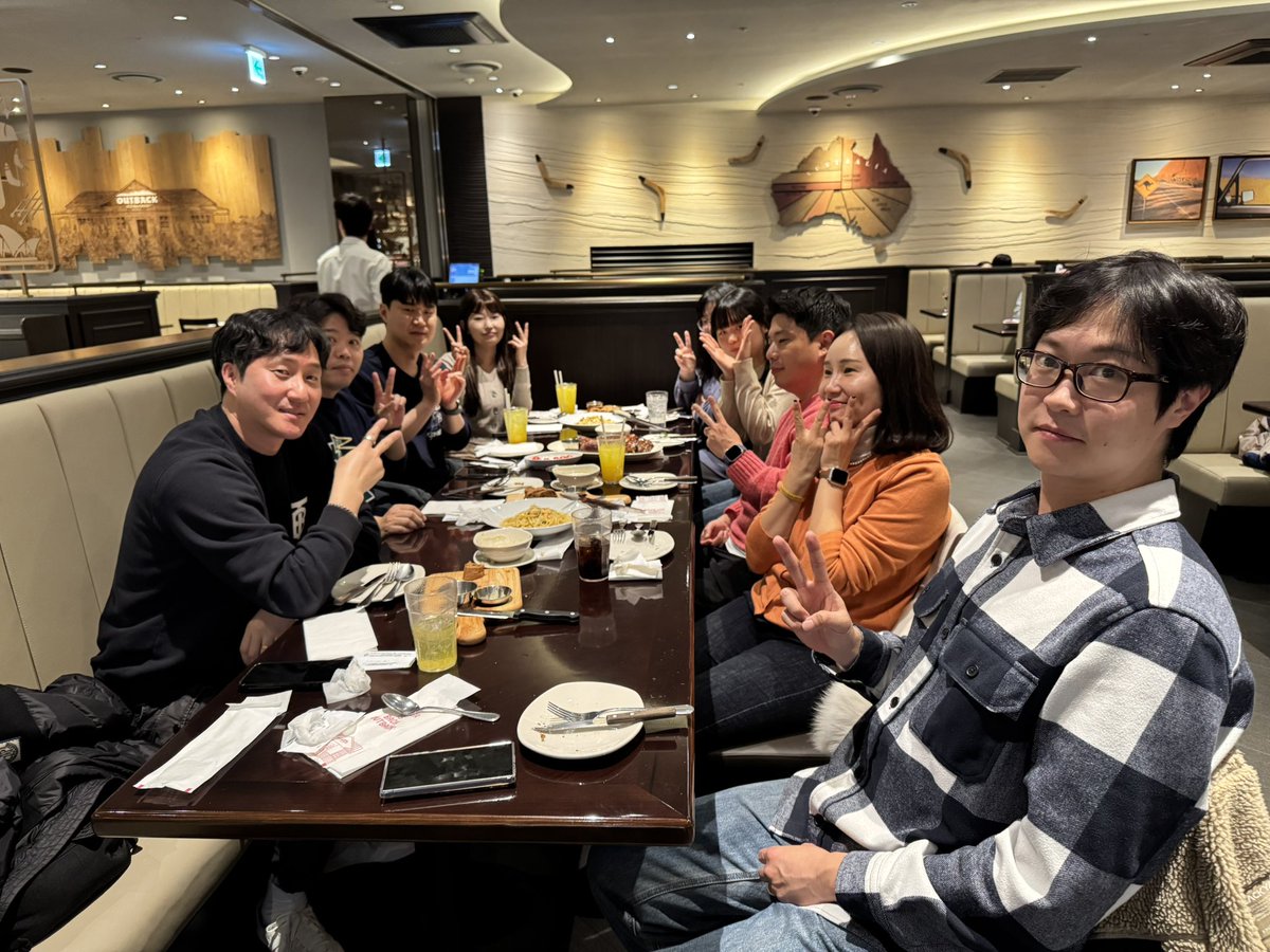 dmsgk0714's tweet photo. 인천소매 완전체🫡
첫 조직문화 데이는 
술 없는 회식🍽️🍖 

김민완님🙋🏻, 김지수님🙋🏽‍♂️, 정이슬님🙋🏻‍♀️
진심으로 환영합니다🫶🏻

25년 멋지게 성과를 이뤄내고 즐겁게 일하면서 함께하는 인천소매 만들어 보아요🫶🏻 https://t.co/mh73IkBnec