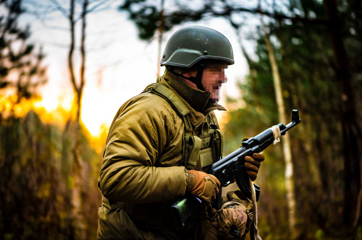 CAFwithUkraine's tweet photo. Trainees in #OpUNIFIER face high-threat scenarios to sharpen essential soldier skills. These advanced drills prepare them to survive and excel against the enemy. 💪#TrainingForVictory https://t.co/EBWOiycHU3