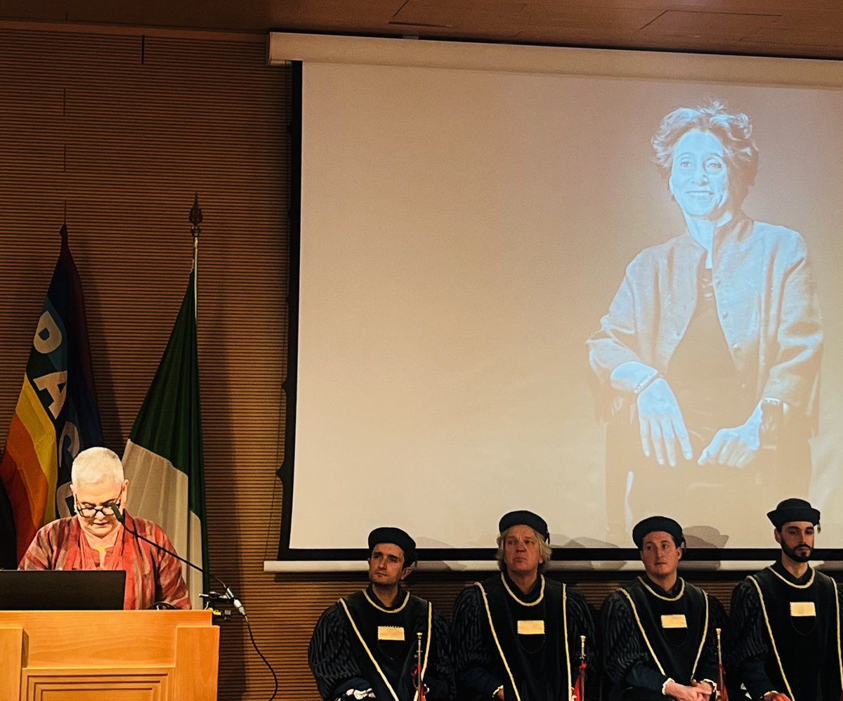 Università per Stranieri di Siena (@unistrasiena) on Twitter photo “Ricordatevi di #Gaza”
“Aiutateci a riportare la vita a #Gaza”
<a href="/invisiblearabs/">paola caridi</a> #PaolaCaridi ha cominciato la #LectioInaugurale leggendo il messaggio di saluto della scrittrice e architetta palestinese #SuadAmiry “Ricordatevi di #Gaza”
“Aiutateci a riportare la vita a #Gaza”
<a href="/invisiblearabs/">paola caridi</a> #PaolaCaridi ha cominciato la #LectioInaugurale leggendo il messaggio di saluto della scrittrice e architetta palestinese #SuadAmiry