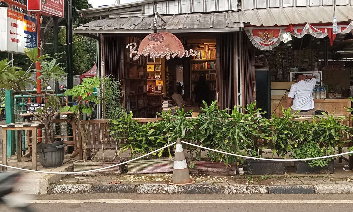 EfekRumahBuku's tweet photo. Taman Buku Bebasari, boleh dibaca boleh dibeli 📚 https://t.co/CEZ9hXjMTC