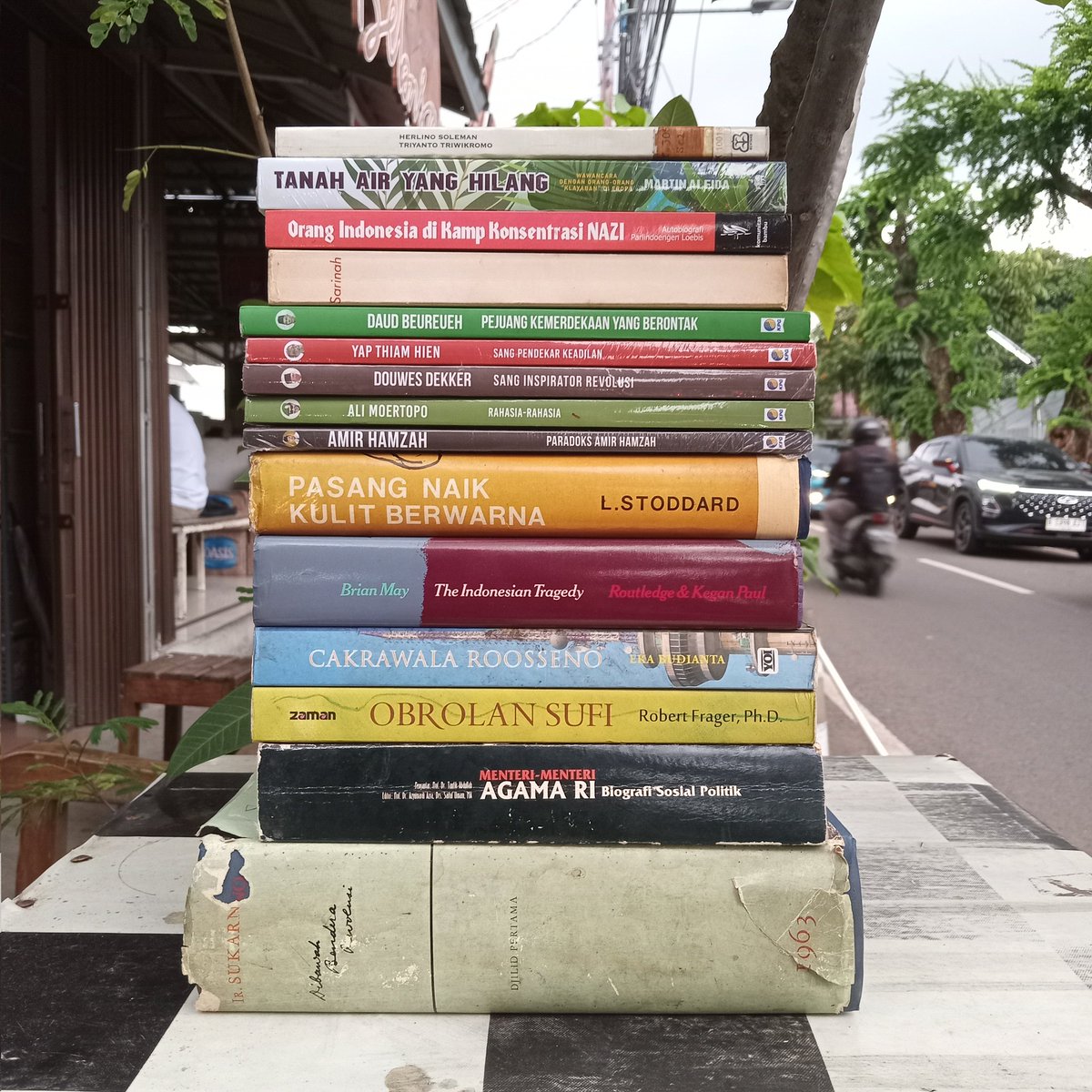 EfekRumahBuku's tweet photo. Taman Buku Bebasari, boleh dibaca boleh dibeli 📚 https://t.co/CEZ9hXjMTC