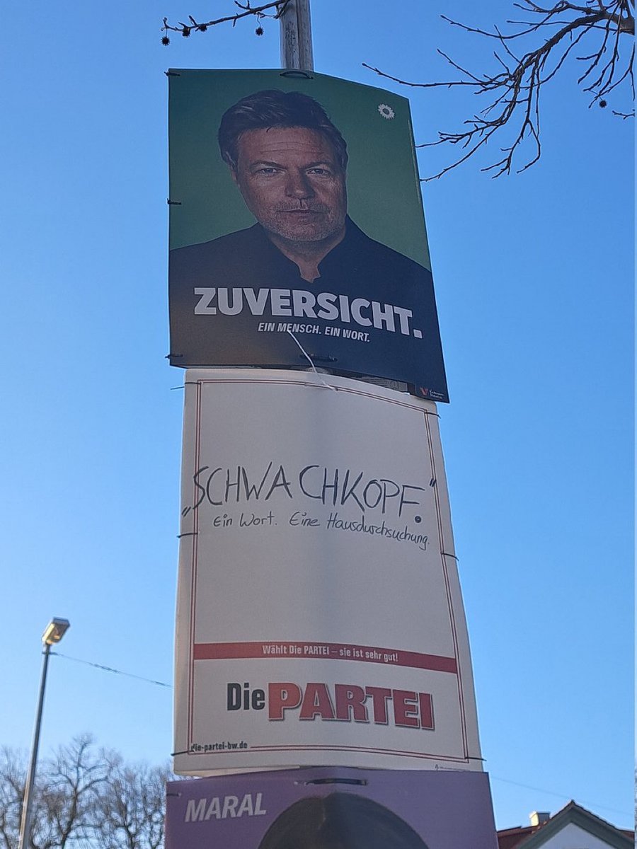 KrahMax's tweet photo. Respekt an @DiePARTEI - das Plakat ist gut. https://t.co/DI6y8MgPti