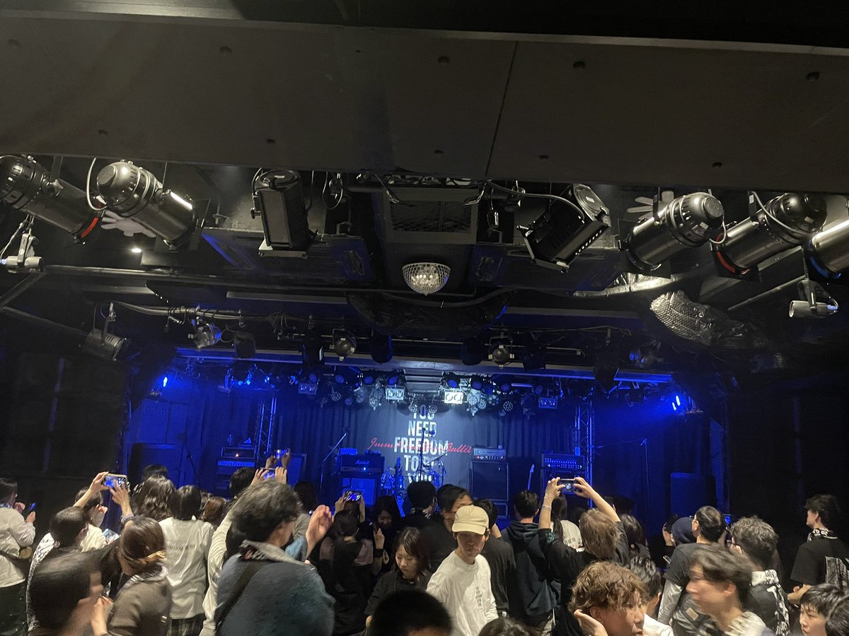 yoshio_potato's tweet photo. この前岡山に9mmを見に行ってやっぱ最強を感じたそしてアクスタがかっこいい滝さん https://t.co/sJkLJ2dUYB