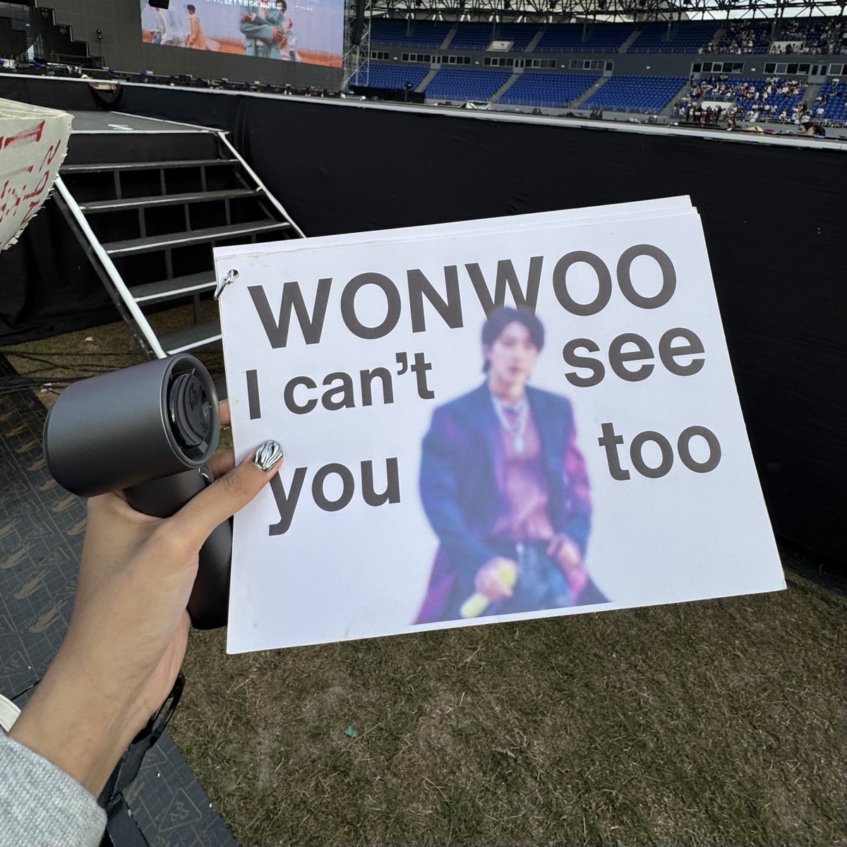 moneyspink's tweet photo. the banner                            the reaction https://t.co/obR3ZXPyMB